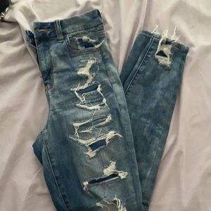 American Eagle Outfitter ripped jeans